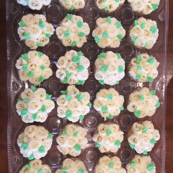 Smokin Js BBQ - Almond flavored cupcake - Caterers Near Me - Keokuk, Iowa