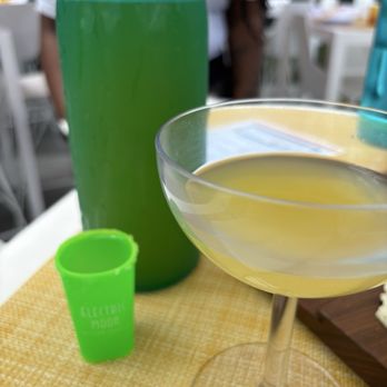 Electric Moon Skytop Lounge + Moon Deck - Bottomless mimosa - Lounges Near Me - Savannah, Georgia