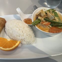 Bangkok Spoon Deluxe - Red curry rice & spring roll