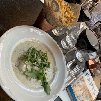 Le Compas - Mushroom ravioli with white truffle cream sauce - French Near Me - Paris, 75 Le Compas - Mushroom ravioli with white truffle cream sauce - French Near Me - Paris, 75