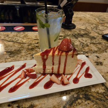 Eric's Restaurant - Cheesecake and Pineapple Mockjito! - American Near Me - Houston, Texas