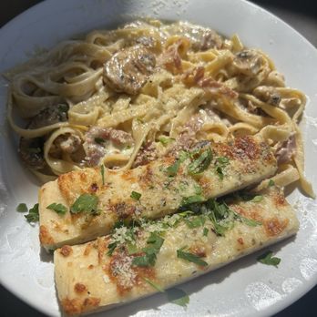 Union Pizza Company - Fettuccine Alfredo - Pizza Near Me - Manhattan Beach, California