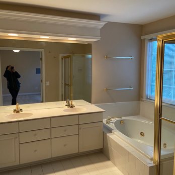 Virginia Kitchen and Bath - Old bath - General Contractors Near Me - Leesburg, Virginia