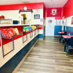 The Sandwich Spot - Chips and ordering counter