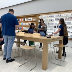 Apple South Hills Village
