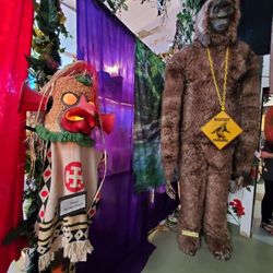 Freakybuttrue Peculiarium - Art/exhibits