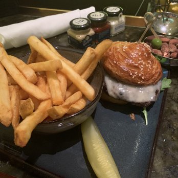 Peacock Alley - Waldorf burger with fries - Lounges Near Me - Orlando, Florida Peacock Alley - Waldorf burger with fries - Lounges Near Me - Orlando, Florida