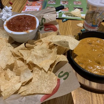 Chili's - Chili cheese sause and chips - Bars Near Me - Louisville, Kentucky