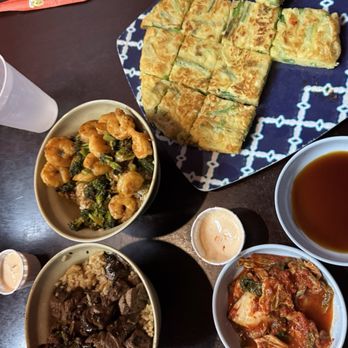 Mama Kims - Steak & Mushroom Bowl, Shrimp & Broccoli Bowl, green onion pancake with pink sauce and a side of kimchi. - Japanese Near Me - Charleston, South Carolina Mama Kims - Steak & Mushroom Bowl, Shrimp & Broccoli Bowl, green onion pancake with pink sauce and a side of kimchi. - Japanese Near Me - Charleston, South Carolina