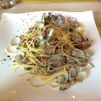 A Beccafico Arte - Spaghetti with clams - Italian Near Me - Venezia, VE A Beccafico Arte - Spaghetti with clams - Italian Near Me - Venezia, VE
