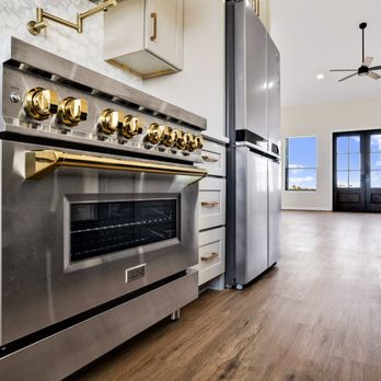 Southern Luxe Home Innovations - Barndominium Luxury Kitchen - General Contractors Near Me - Montgomery, Texas Southern Luxe Home Innovations - Barndominium Luxury Kitchen - General Contractors Near Me - Montgomery, Texas