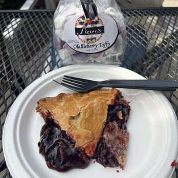 Linn's Easy As Pie Café - Desserts Near Me - Cambria, California Linn's Easy As Pie Café - Desserts Near Me - Cambria, California