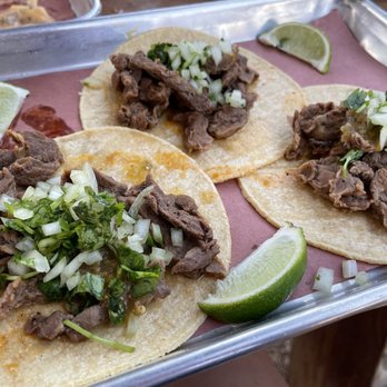 Hayters Bar and Lounge - Carne Asada Tacos - no bueno whatsoever - tortillas fell apart - Lounges Near Me - Arlington, Texas