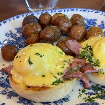 Sunday's Best - Eggs Benny & fingerling potatoes - Breakfast & Brunch Near Me - Sandy, Utah Sunday's Best - Eggs Benny & fingerling potatoes - Breakfast & Brunch Near Me - Sandy, Utah