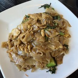 C02. Pad See-Ew Noodle C02. Pad See-Ew Noodle