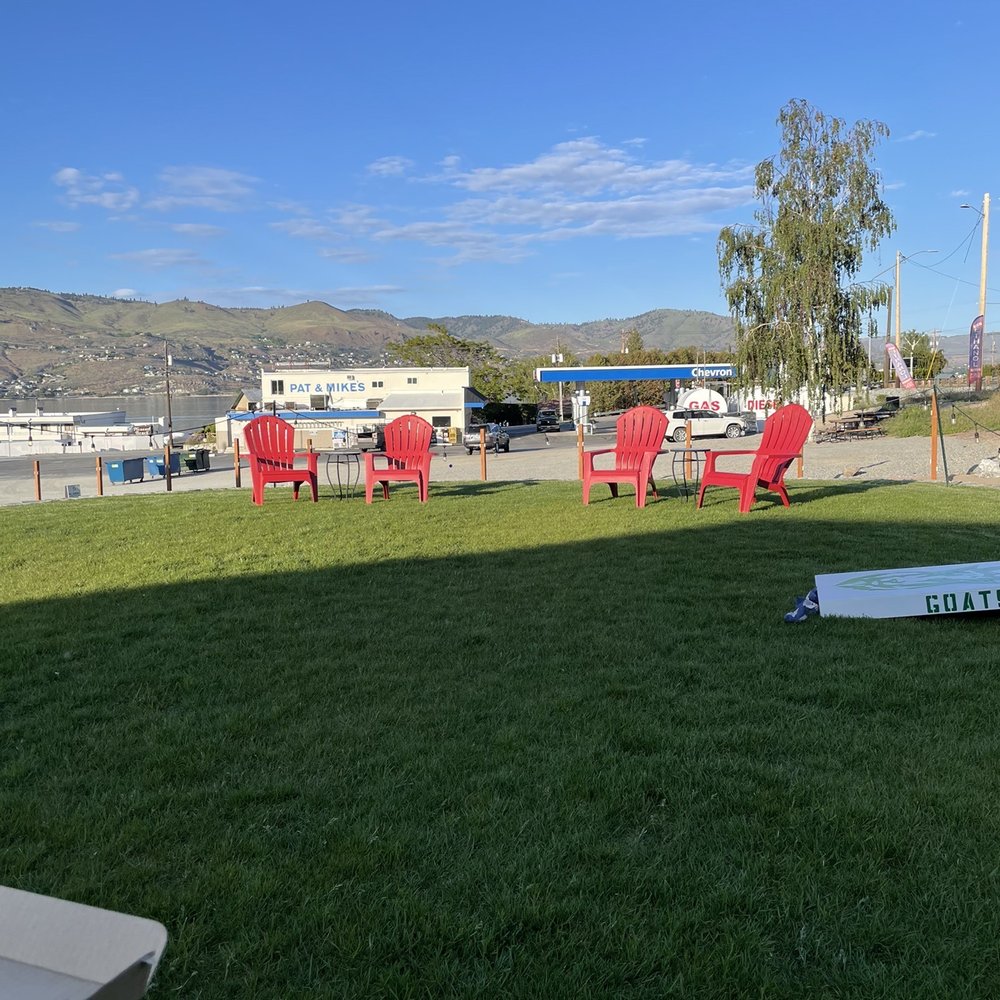 Lawn area with games and view
