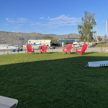 Even Keel Roadhouse - Lawn area with games and view - Breweries Near Me - Chelan, Washington Even Keel Roadhouse - Lawn area with games and view - Breweries Near Me - Chelan, Washington