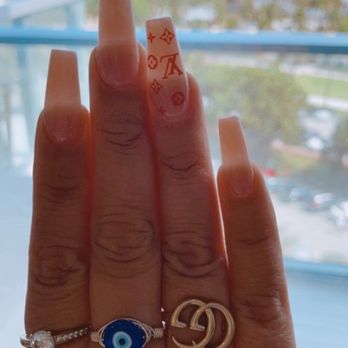 Ivania’s Nails - Acrylic Nails - Nail Salons Near Me - North Miami Beach, Florida