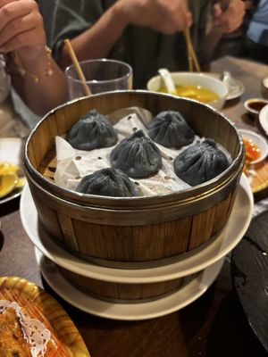 Chef Loong Dim Sum & Soup Dumplings 笼师傅 by null