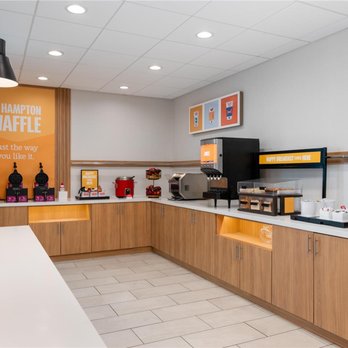 Hampton Inn & Suites Cadillac - Breakfast Area - Hotels Near Me - Cadillac, Michigan Hampton Inn & Suites Cadillac - Breakfast Area - Hotels Near Me - Cadillac, Michigan