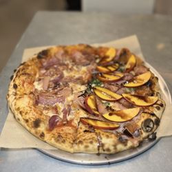 Abbott Square Market - Pizza from La Búfala