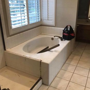 Rojas Home Improvements - Master Bathroom before - General Contractors Near Me