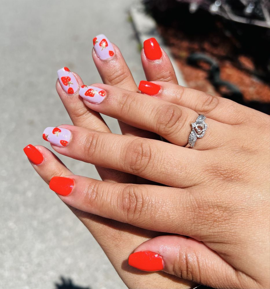 Nails by Michelle Logo