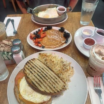 Wildberry Pancakes and Cafe - Breakfast & Brunch Near Me - Chicago, Illinois Wildberry Pancakes and Cafe - Breakfast & Brunch Near Me - Chicago, Illinois