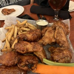 Cecil's Brewhouse & Kitchen - Chicken wings and beer!!