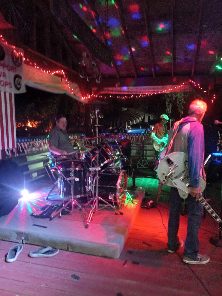 Fox Crossing Tavern Image