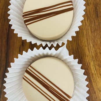 Dipped by Dee - Cookie butter covered Oreos - Desserts Near Me - Aiea, Hawaii