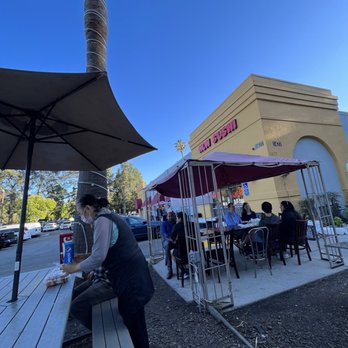 Zareen's - Outdoor seating - Halal Near Me - Mountain View, California Zareen's - Outdoor seating - Halal Near Me - Mountain View, California