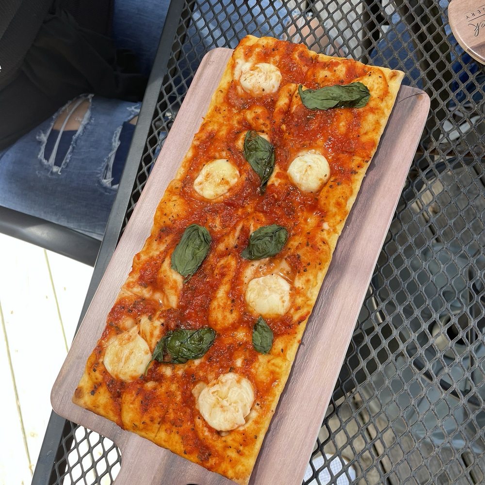 Apple Creek Vineyard & Winery - Margarita pizza. - Wineries Near Me - Friedheim, Missouri Apple Creek Vineyard & Winery - Margarita pizza. - Wineries Near Me - Friedheim, Missouri