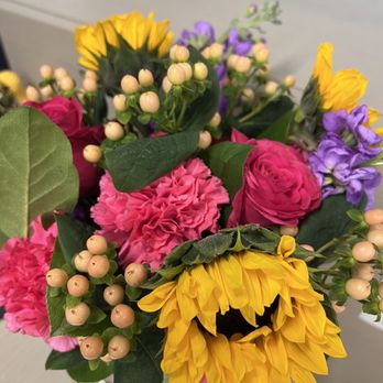 William Paul Design - $85 bouquet replaced most of the roses with berries - Florists Near Me - Austin, Texas William Paul Design - $85 bouquet replaced most of the roses with berries - Florists Near Me - Austin, Texas