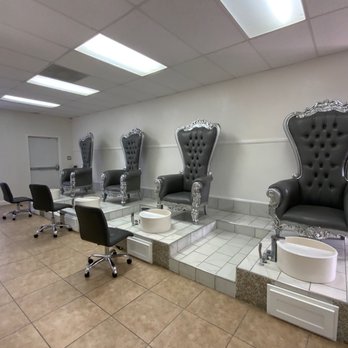 Flawless Studios - YOUR "THRONE" awaits Attention All Peacocks- Look down - Permanent Makeup Near Me - Stockton, California Flawless Studios - YOUR "THRONE" awaits Attention All Peacocks- Look down - Permanent Makeup Near Me - Stockton, California