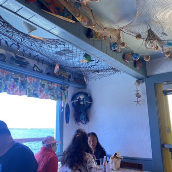 Barbara's Fishtrap - Inside view - Seafood Near Me - Half Moon Bay, California
