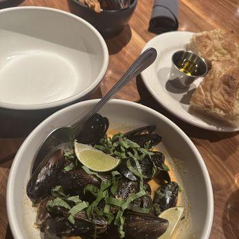 Commoner & Co - Mussels - Cocktail Bars Near Me - Tucson, Arizona Commoner & Co - Mussels - Cocktail Bars Near Me - Tucson, Arizona