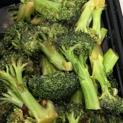 Uncle Rays Kitchen - Broccoli and garlic sauce