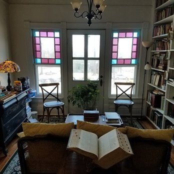The Veranda Historic Inn - The upstairs sitting room has games and books. - Hotels Near Me - Senoia, Georgia The Veranda Historic Inn - The upstairs sitting room has games and books. - Hotels Near Me - Senoia, Georgia