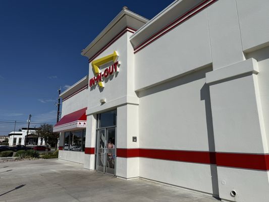 In-N-Out Burger by null