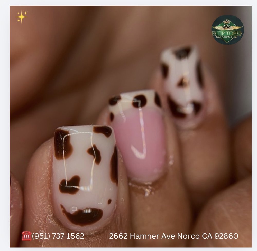 Tip Top Nails & Spa Logo