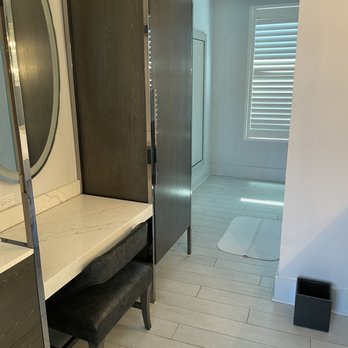 Hotel Bella Grace - Spacious bathroom - Hotels Near Me - Charleston, South Carolina Hotel Bella Grace - Spacious bathroom - Hotels Near Me - Charleston, South Carolina