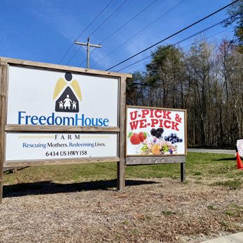 Freedom House Farm - Signs at entrance - Farms Near Me - Summerfield, North Carolina Freedom House Farm - Signs at entrance - Farms Near Me - Summerfield, North Carolina