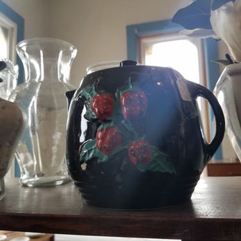 Blissfield Antiques Mall - Strawberry crock teapot and booth #313 - Antiques Near Me - Blissfield, Michigan