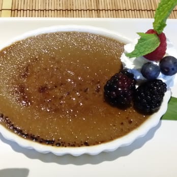Cafe Julia - Kahlua creme Brulee - Cafes Near Me - Honolulu, Hawaii