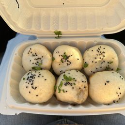 Handmade Shanghai pan-fried pork buns Handmade Shanghai pan-fried pork buns