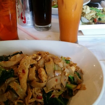 Shana Thai Restaurant - Pad see yew chicken - Thai Near Me - Mountain View, California