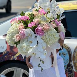 Imagine Flowers - Royal Crown - Unparalleled Floral Arrangement