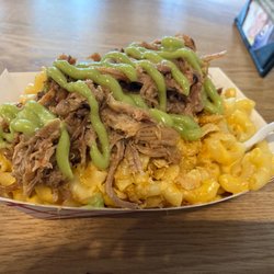Mac'n - Chipotle pulled pork with avocado lime drizzle
