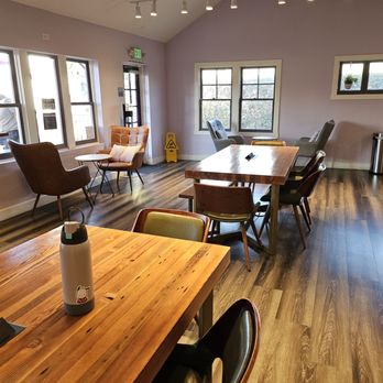 525 COFFEE CO. - (interior) indoor seating - Coffee & Tea Near Me - Fullerton, California